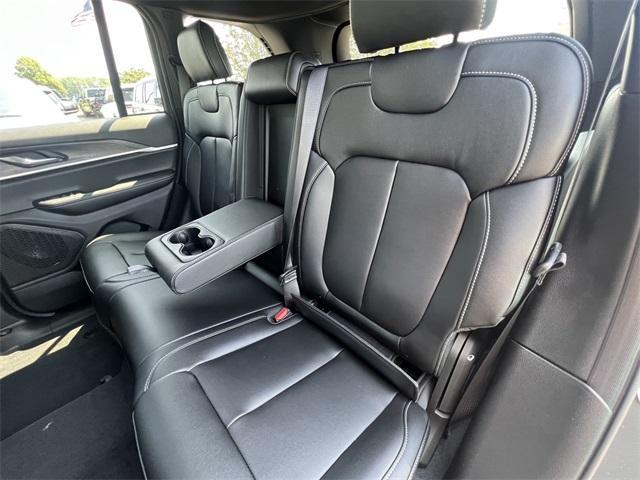 new 2025 Jeep Grand Cherokee car, priced at $48,208
