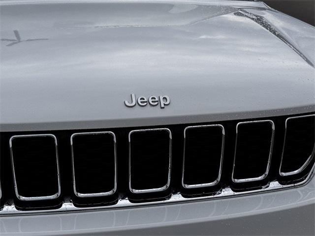 new 2025 Jeep Grand Cherokee car, priced at $43,575