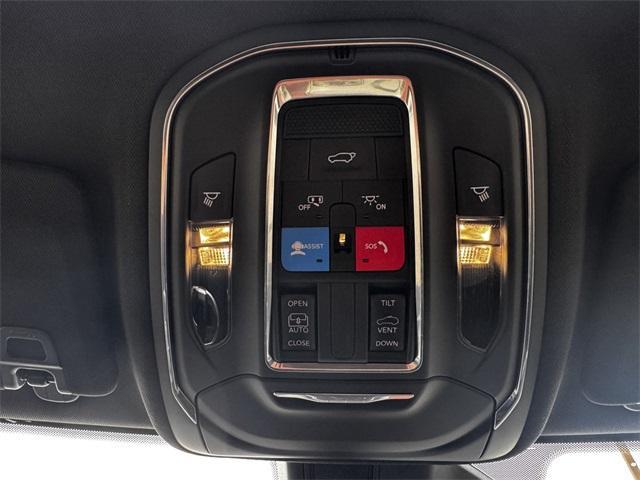 new 2025 Jeep Grand Cherokee car, priced at $43,575