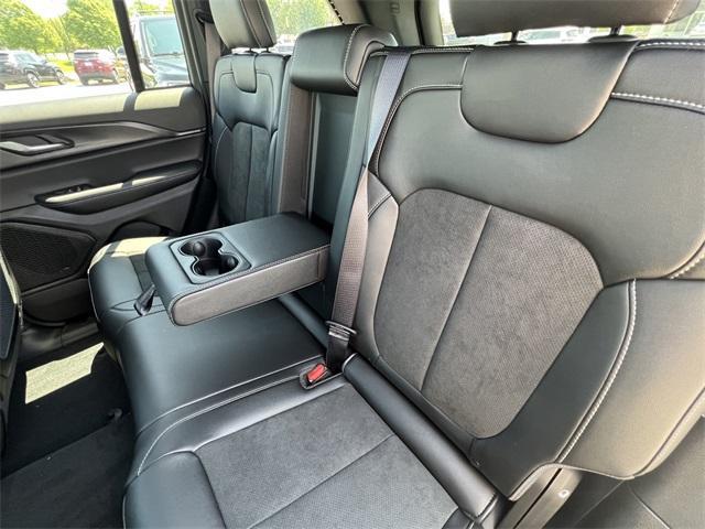 new 2025 Jeep Grand Cherokee car, priced at $43,938