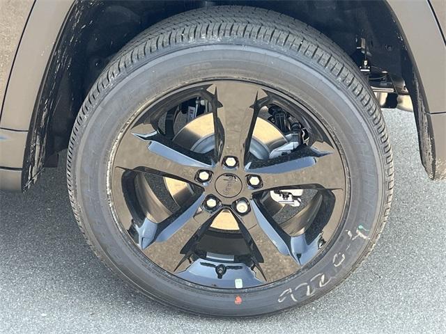 new 2025 Jeep Grand Cherokee car, priced at $43,938