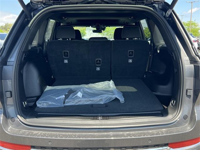 new 2025 Jeep Grand Cherokee car, priced at $40,156