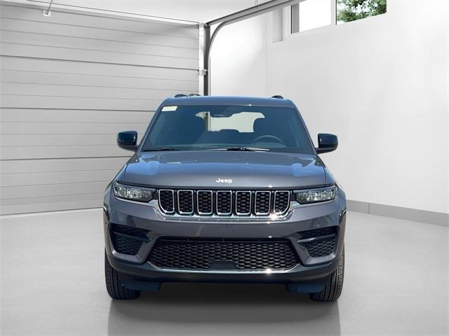 new 2025 Jeep Grand Cherokee car, priced at $40,156
