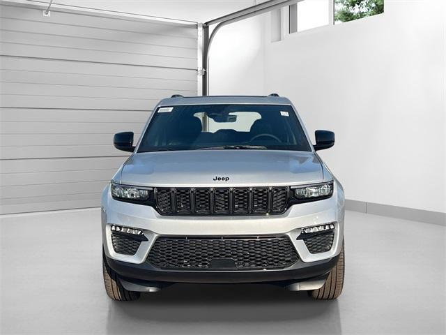 new 2025 Jeep Grand Cherokee car, priced at $44,208
