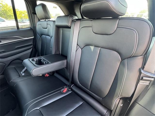 new 2025 Jeep Grand Cherokee car, priced at $44,208