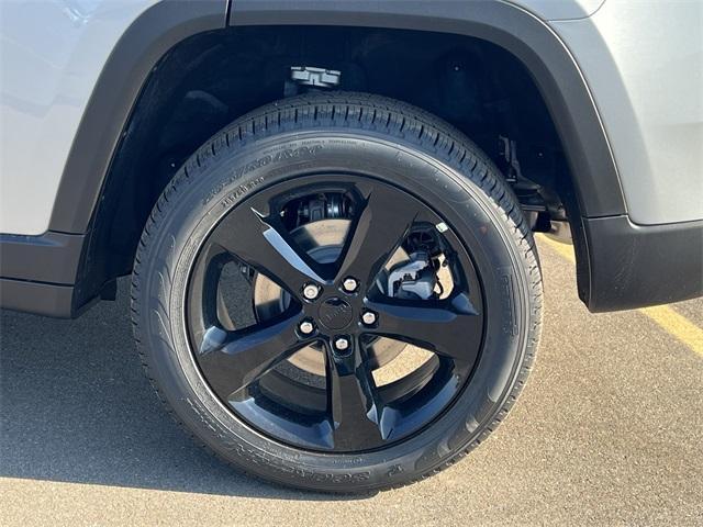 new 2025 Jeep Grand Cherokee car, priced at $44,208