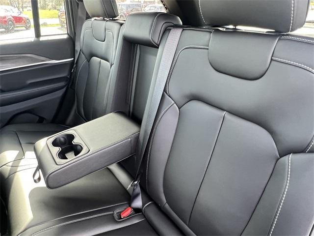 new 2025 Jeep Grand Cherokee car, priced at $52,140