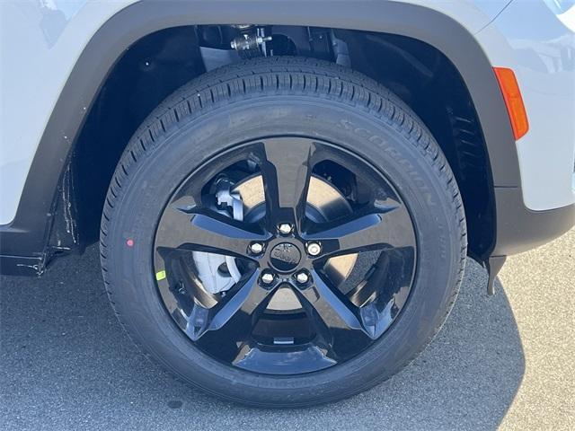 new 2025 Jeep Grand Cherokee car, priced at $52,140