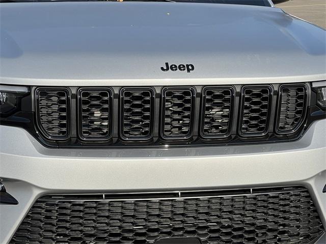 new 2025 Jeep Grand Cherokee car, priced at $41,945