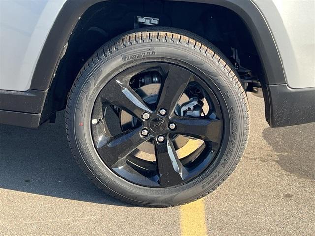 new 2025 Jeep Grand Cherokee car, priced at $41,945