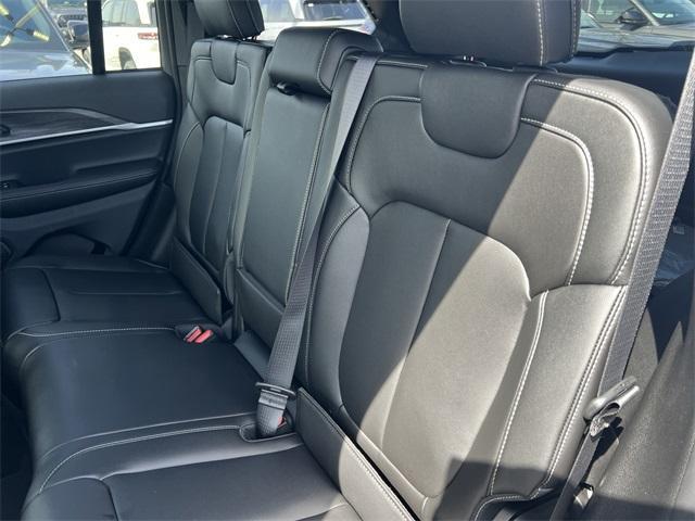 new 2025 Jeep Grand Cherokee car, priced at $52,735
