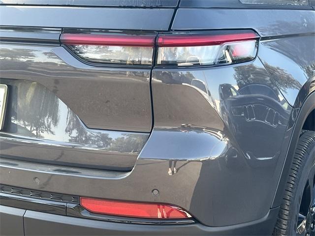 new 2025 Jeep Grand Cherokee car, priced at $43,938