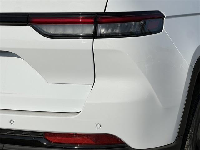 new 2025 Jeep Grand Cherokee car, priced at $43,402