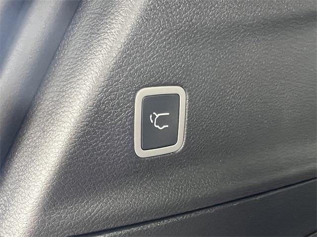 new 2026 Chrysler Pacifica car, priced at $43,433