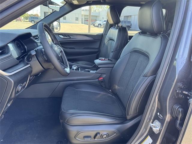 new 2025 Jeep Grand Cherokee car, priced at $46,730