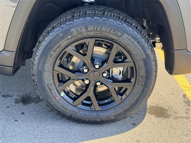 new 2025 Jeep Grand Cherokee car, priced at $46,730