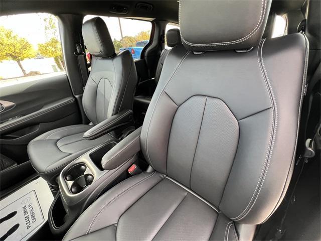 new 2026 Chrysler Pacifica car, priced at $43,433