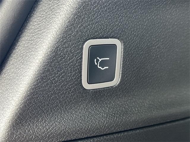 new 2026 Chrysler Pacifica car, priced at $43,433