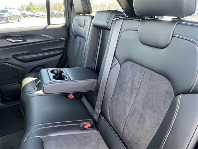 new 2025 Jeep Grand Cherokee car, priced at $48,375