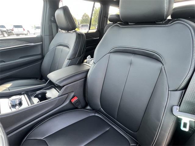 new 2025 Jeep Grand Cherokee car, priced at $48,333