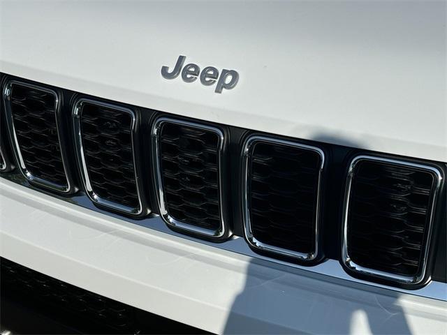 new 2024 Jeep Grand Cherokee L car, priced at $42,260