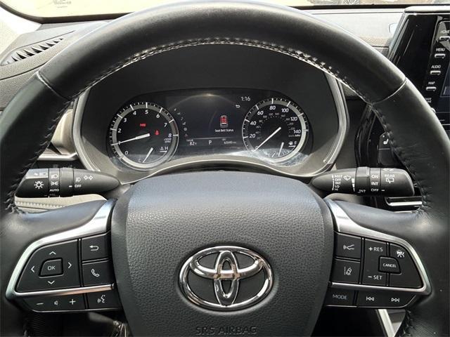 used 2021 Toyota Highlander car, priced at $30,995