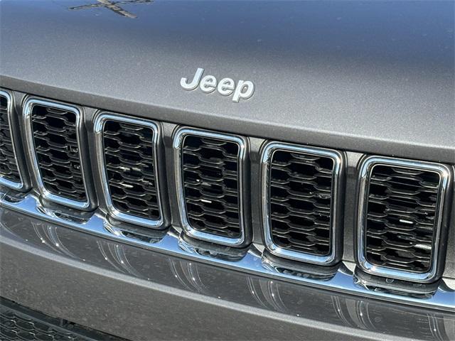 new 2025 Jeep Grand Cherokee car, priced at $43,970