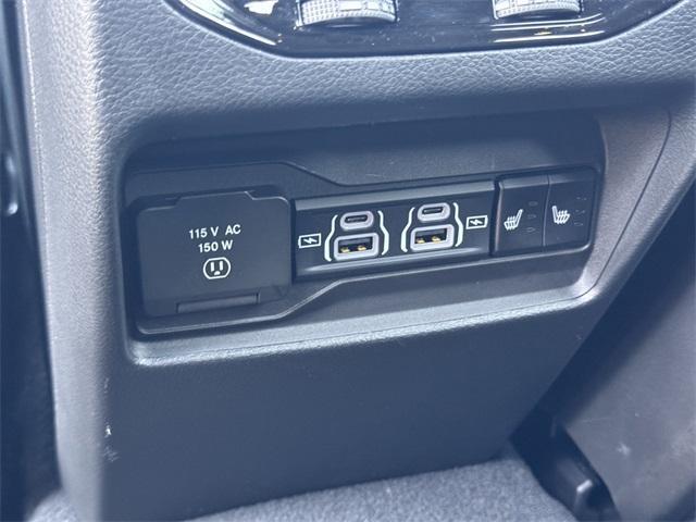 new 2025 Jeep Grand Cherokee car, priced at $43,945