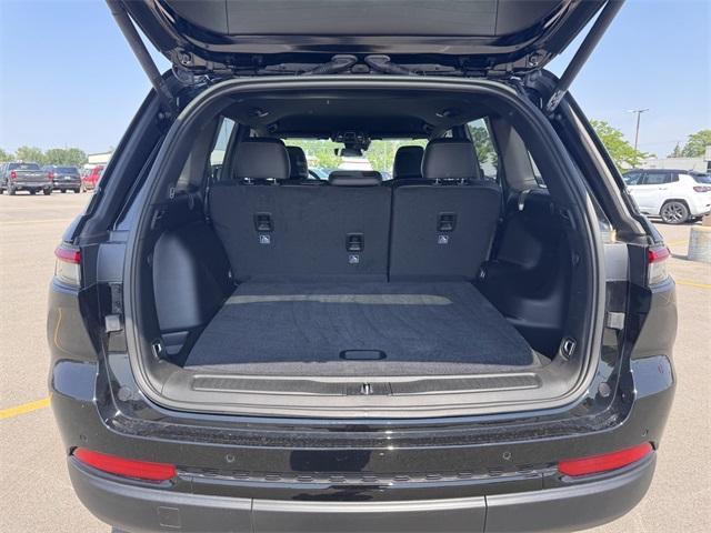 new 2025 Jeep Grand Cherokee car, priced at $48,195