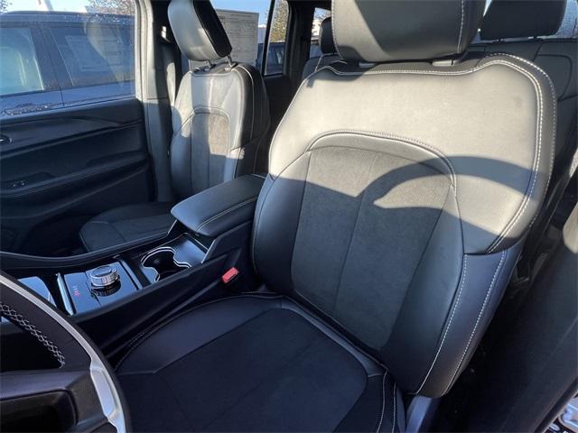 new 2025 Jeep Grand Cherokee car, priced at $43,938