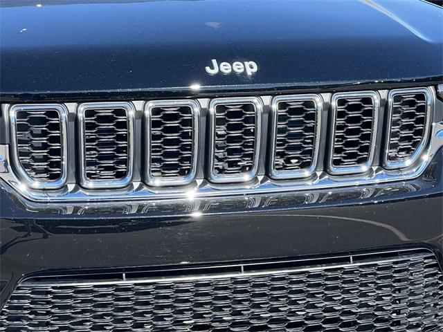 new 2025 Jeep Grand Cherokee car, priced at $40,156