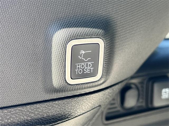 new 2025 Jeep Grand Cherokee car, priced at $40,156