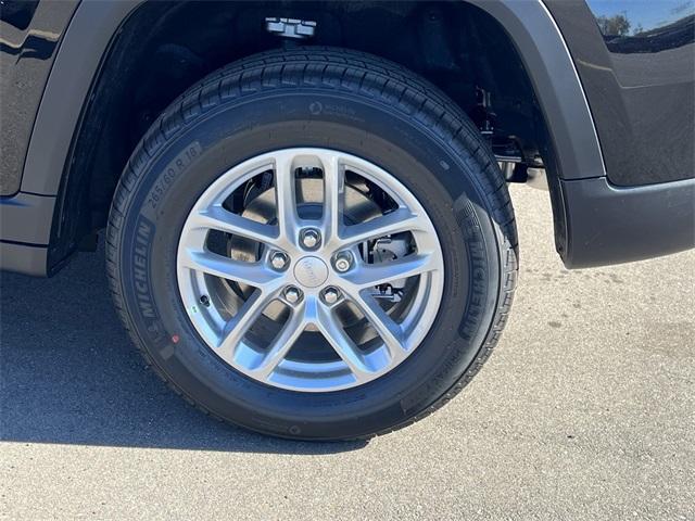 new 2025 Jeep Grand Cherokee car, priced at $40,156