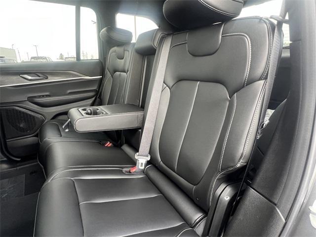 new 2025 Jeep Grand Cherokee car, priced at $48,195