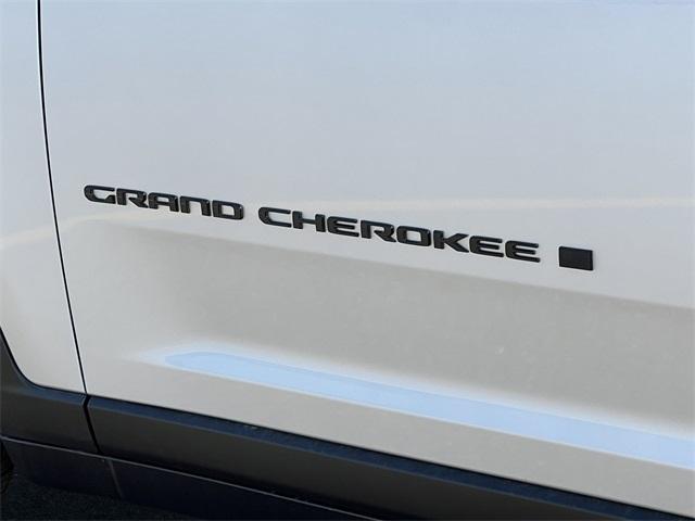 new 2025 Jeep Grand Cherokee car, priced at $45,945