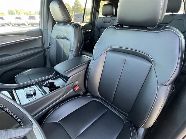 new 2025 Jeep Grand Cherokee car, priced at $45,945