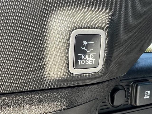 new 2025 Jeep Grand Cherokee car, priced at $45,945