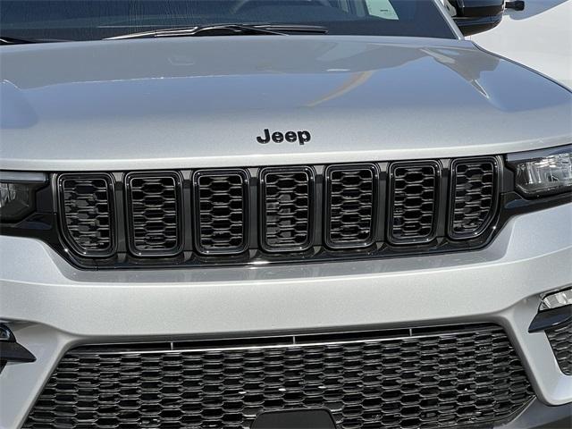 new 2025 Jeep Grand Cherokee car, priced at $45,945
