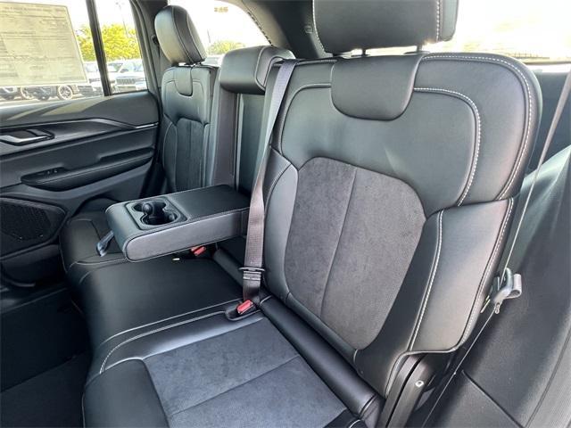 new 2025 Jeep Grand Cherokee car, priced at $43,402