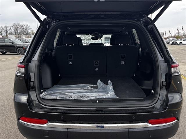 new 2025 Jeep Grand Cherokee car, priced at $40,156