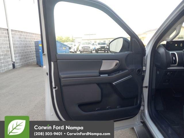 new 2025 Ford Expedition car, priced at $70,879