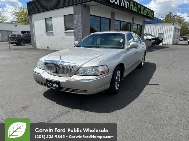 used 2003 Lincoln Town Car car, priced at $4,995