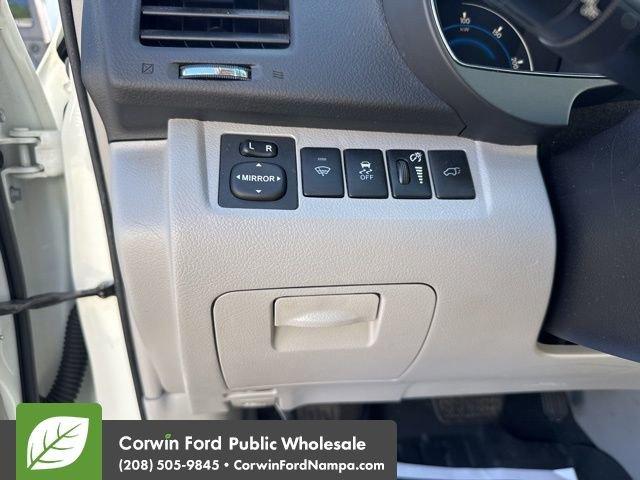 used 2012 Toyota Highlander Hybrid car, priced at $14,989