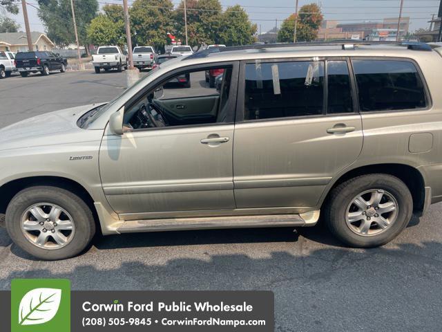 used 2002 Toyota Highlander car, priced at $5,989