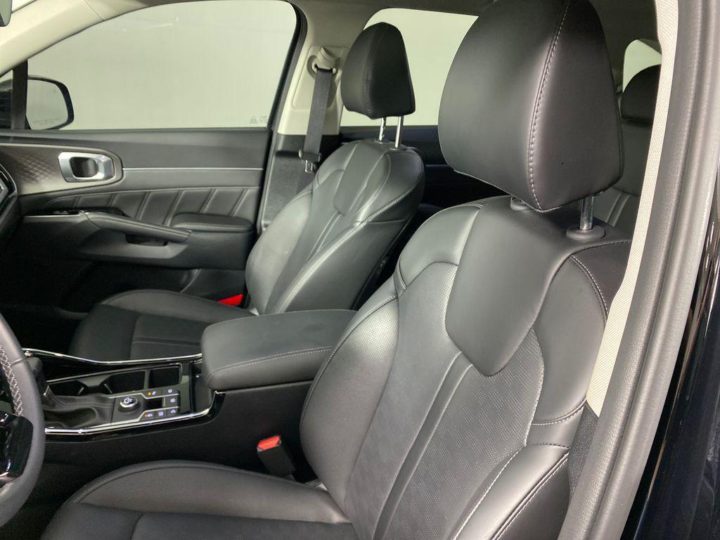 used 2025 Kia Sorento car, priced at $33,998