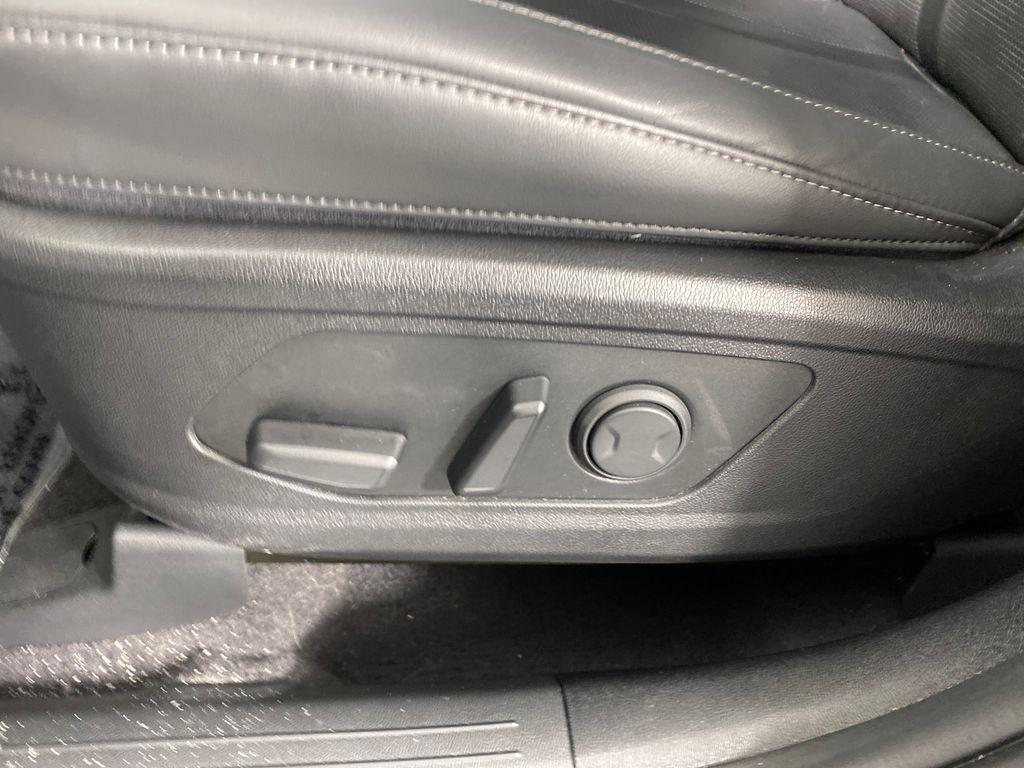 used 2025 Kia Sorento car, priced at $33,998