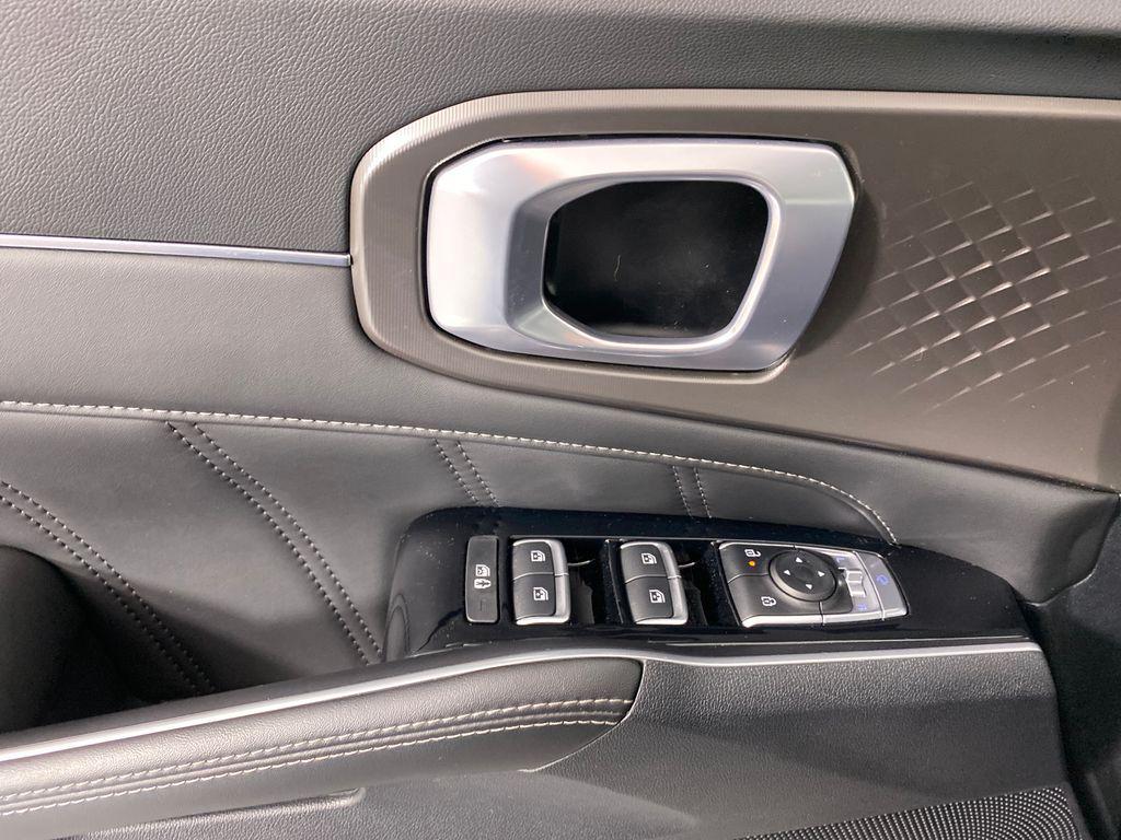 used 2025 Kia Sorento car, priced at $33,998