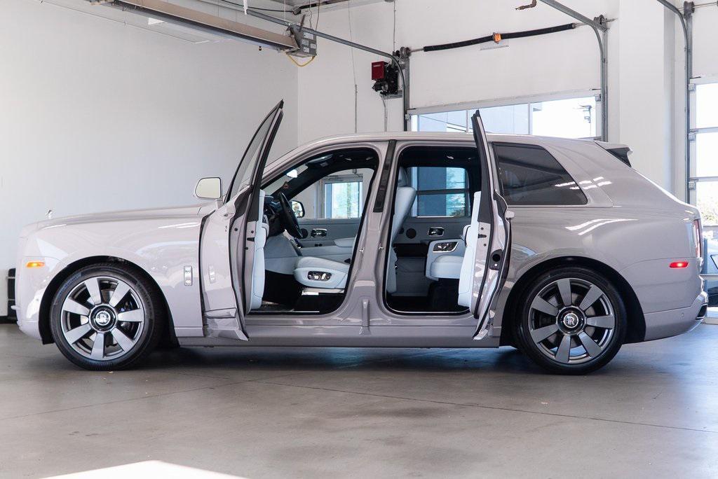 used 2022 Rolls-Royce Cullinan car, priced at $274,999
