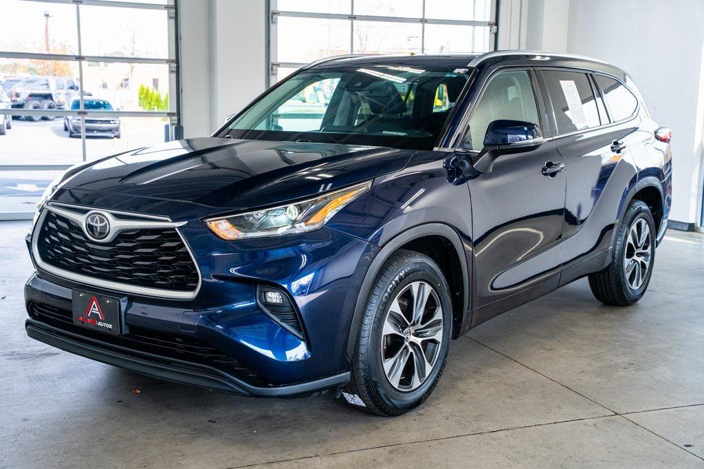 used 2021 Toyota Highlander car, priced at $27,999