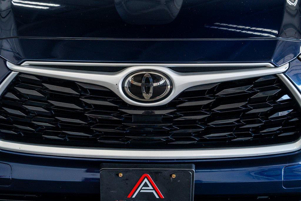 used 2021 Toyota Highlander car, priced at $27,999